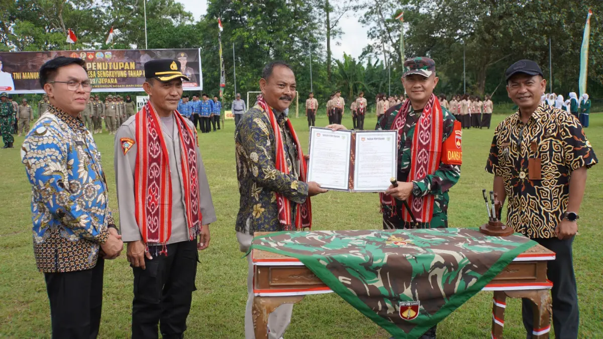 MANFAAT: Penutupan TMMD di Desa Gelang, Keling pada Kamis (21/5). 