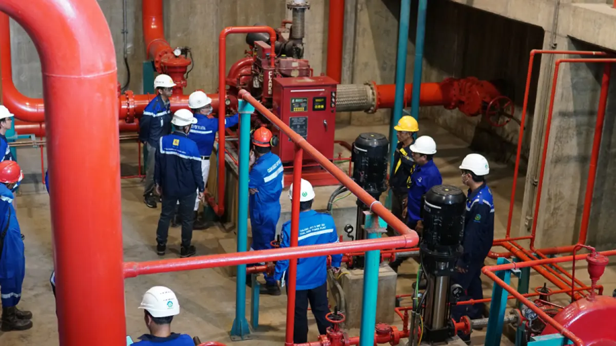 Pengecekan kesiapan fire pump house Unit 1–2 PLTU Tanjung Jati B, Jepara, Kamis (21/5). Pemeriksaan ini dilakukan untuk memastikan sistem suplai air pada instalasi hydrant dan sprinkler berfungsi optimal sebagai bagian dari kesiapsiagaan operasional menjelang Hari Raya Idul Adha.