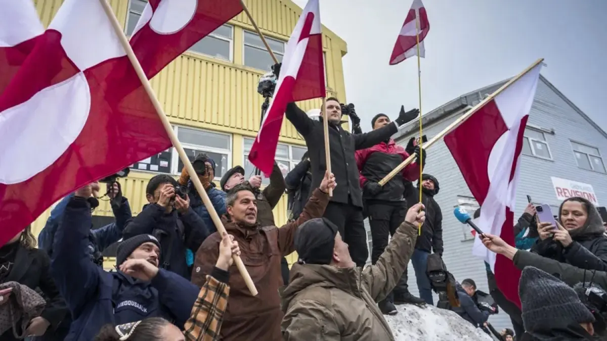 Perdana Menteri Greenland Jens-Frederik Nielsen terlihat saat ikut demonstrasi menentang tindakan dan pernyataan AS yang berupaya menguasai Greenland di Nuuk, Greenland, wilayah otonom Denmark, pada (17/1/2026). (ANTARA/Xinhua/Anders Kongshaug)