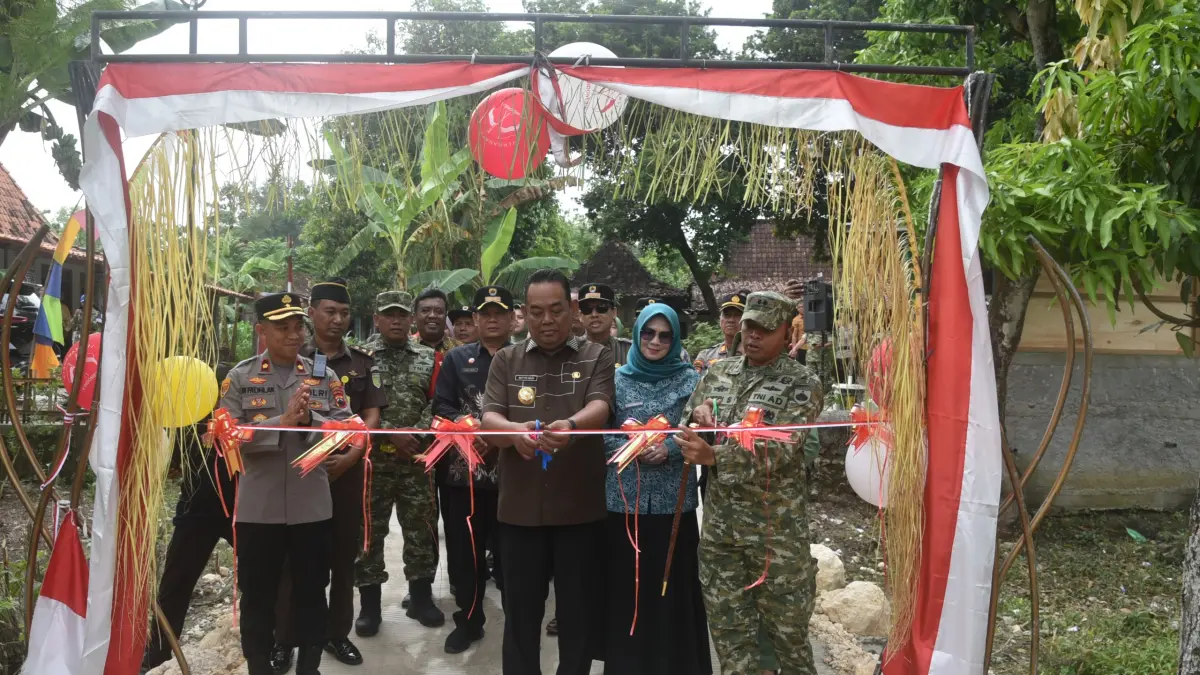 DIRESMIKAN: Program Karya Bakti Mandiri (KBM) TNI Tahap V Tahun Anggaran 2026 yang digelar Kodim 0717/Grobogan di Desa Suru, Kecamatan Geyer, resmi ditutup.