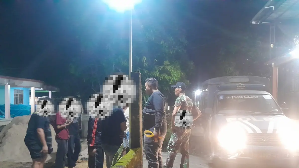 POLSEK SUKOLILO UNTUK RADAR KUDUS

DIAMANKAN: Pemuda Desa Prawoto, Sukolilo digiring di Polsek Sukolilo tadi malam.