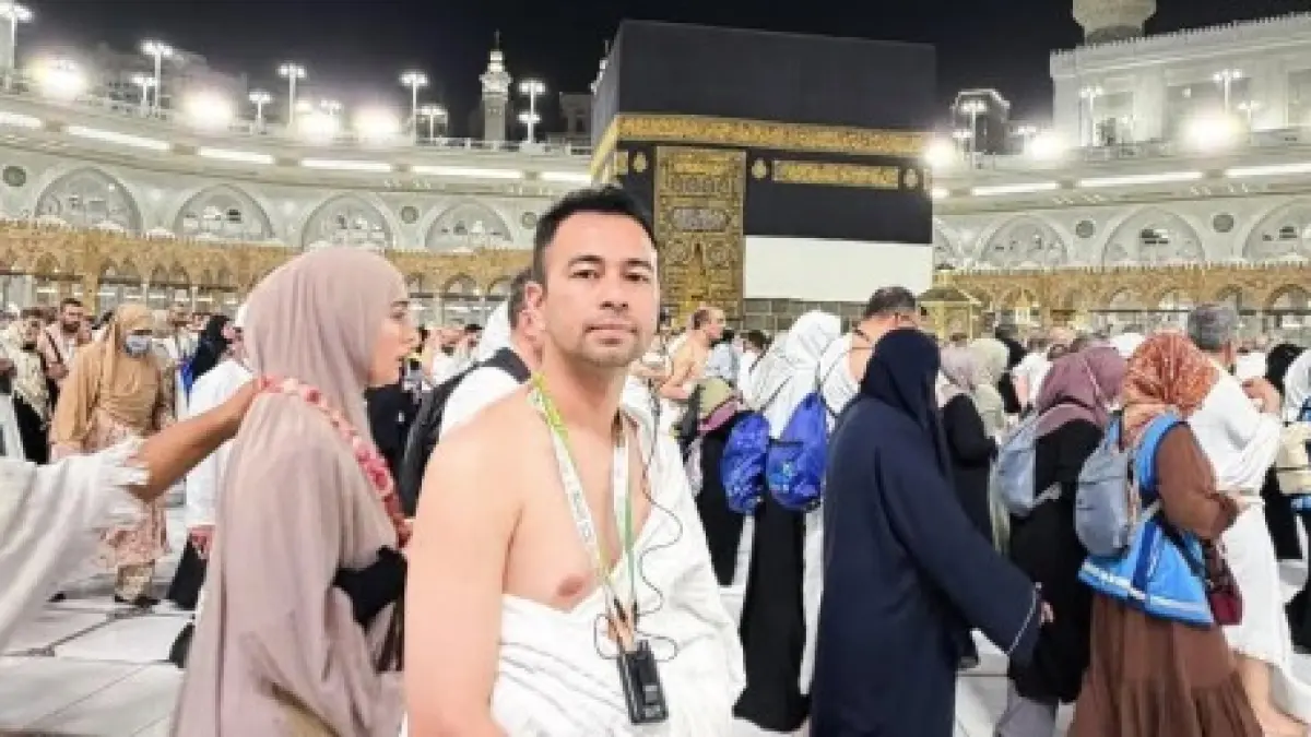 Raffi Ahmad saat ibadah Haji (Foto: Instagram @newsrans) 