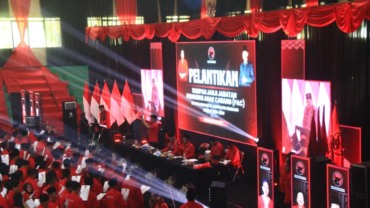 WISNU AJI/RADAR KUDUS

DIKUKUHKAN: Pengukuhan pengurus PAC PDI Perjuangan Kabupaten Rembang dalam acara Musancab di GOR Mbesi, Rembang, Kemarin (25/5).