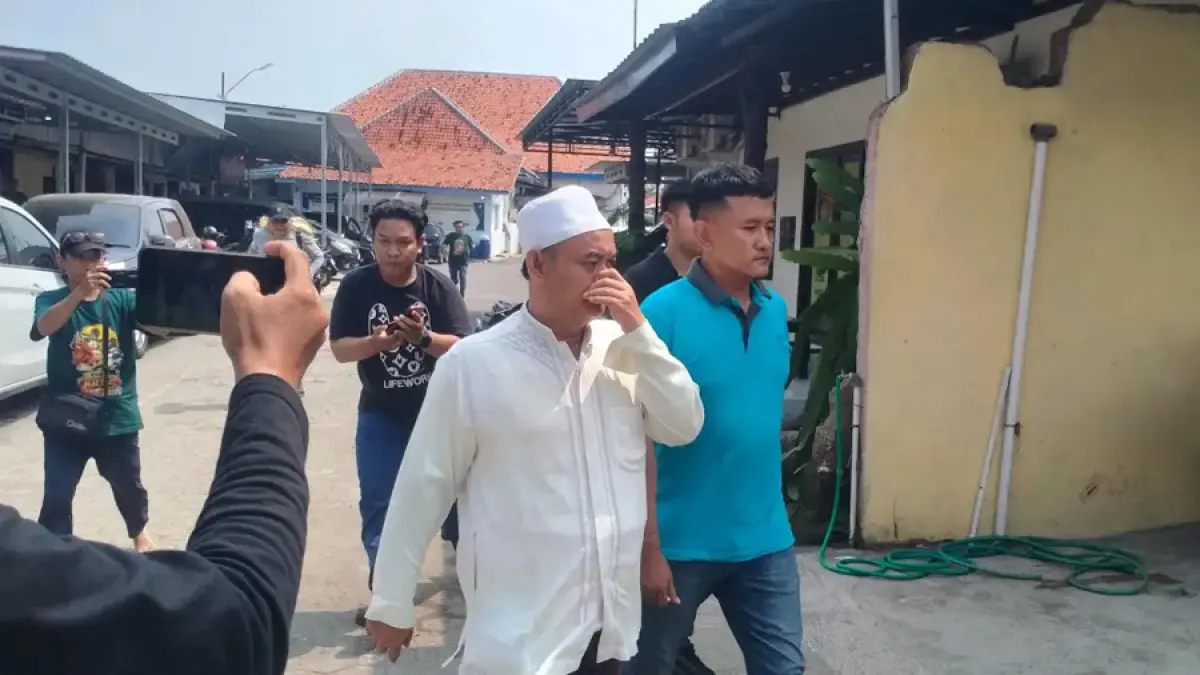 DITANGKAP: AHF saat digelandang di Polres Pekalongan Kota.