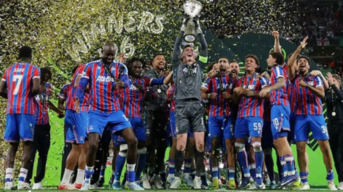 Crystal Palace menjuarai Liga Conference 2025/26 setelah menundukkan klub Spanyol, Rayo Vallecano dengan skor tipis 1-0 pada partai final di Leipzig Arena, Kamis. (X/Conf_League)