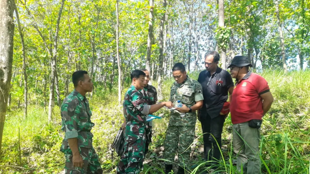 TERJUN LANGSUNG: Dandim 0717/Grobogan saat melakukan peninjauan lokasi pendirian Yonif TP di Desa Kalimaro Kecamatan Kedungjati.
