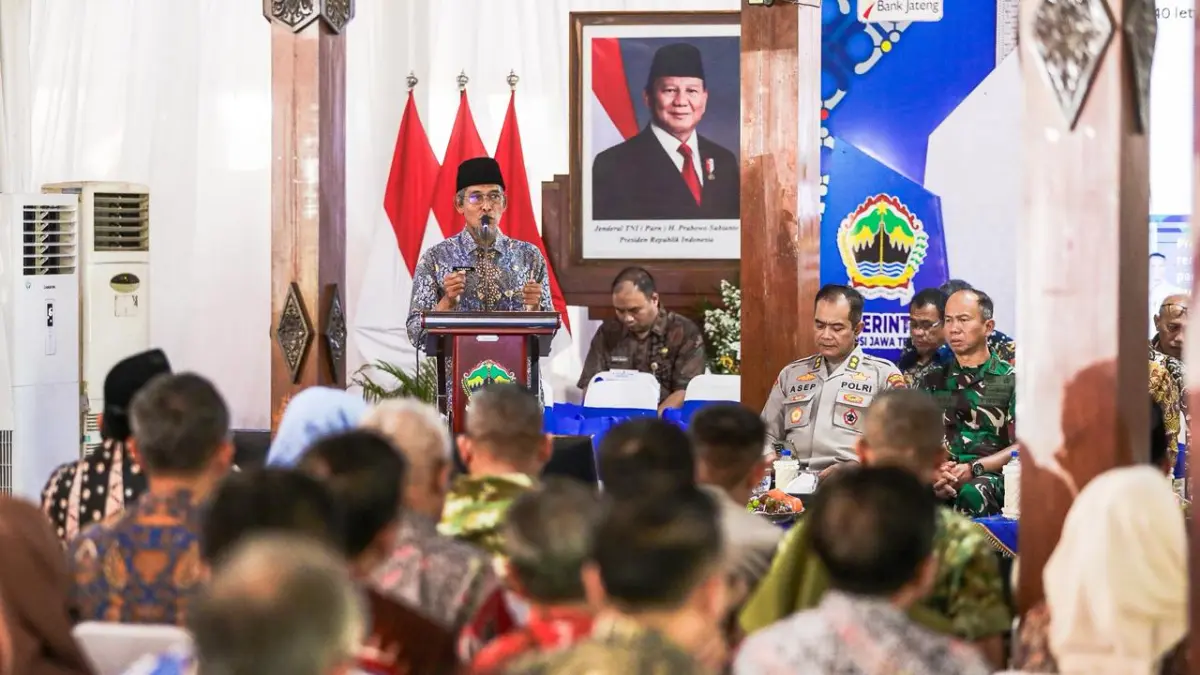 PAPARKAN: Sekretaris Daerah (Sekda) Jawa Tengah Sumarno mewakili Gubernur Jawa Tengah Ahmad Luthfi menyampaikan hal dalam Rembug Pembangunan Provinsi Jawa Tengah 2026 wilayah Kedungsapur di Pendopo Kabupaten Grobogan, Jumat, 29 Mei 2026.&nbsp;