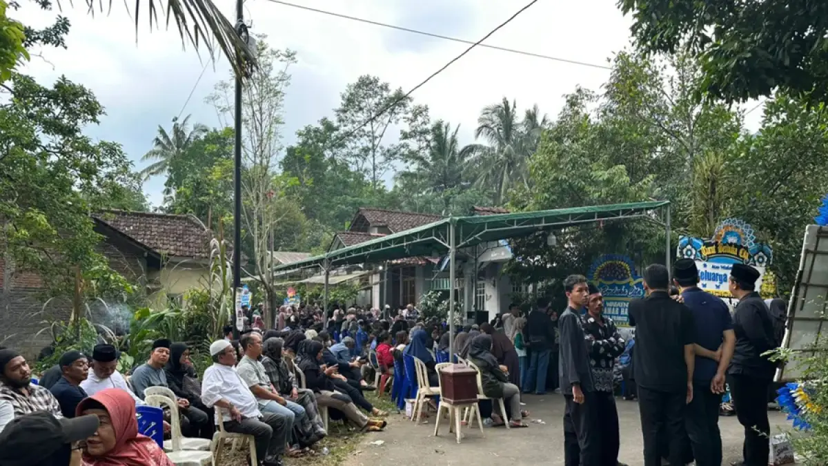 Suasana rumah duka 4 orang sekeluarga yang tewas di Posong. (Maria Novena/Jawa Pos Radar Semarang)