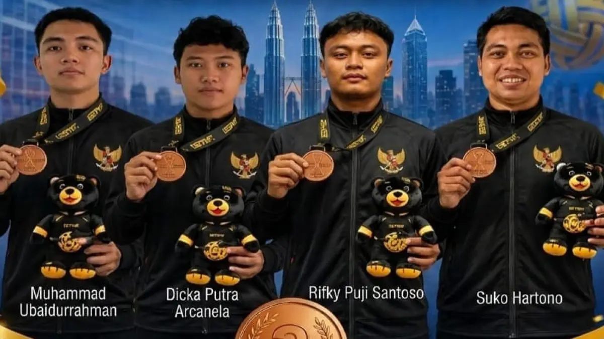 MEMBANGGAKAN: Pelatih Suko Hartono mendampingi para atlet, meraih medali perunggu di ajang World Cup Sepaktakraw Kuala Lumpur, Malaysia pada 16-23 Mei lalu.