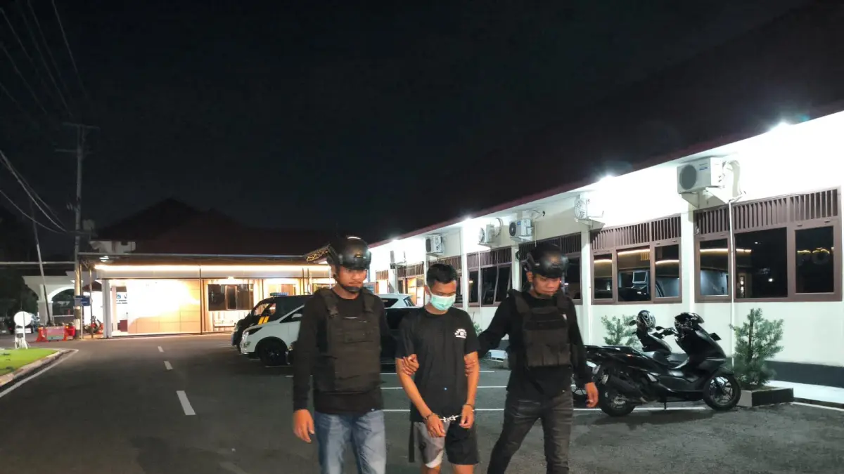 DIAMANKAN – URS Satreskrim Polres Grobogan berhasil mengamankan tersangka AS, warga Desa Ngabenrejo, Kecamatan Grobogan atas kasus Curanmor. 