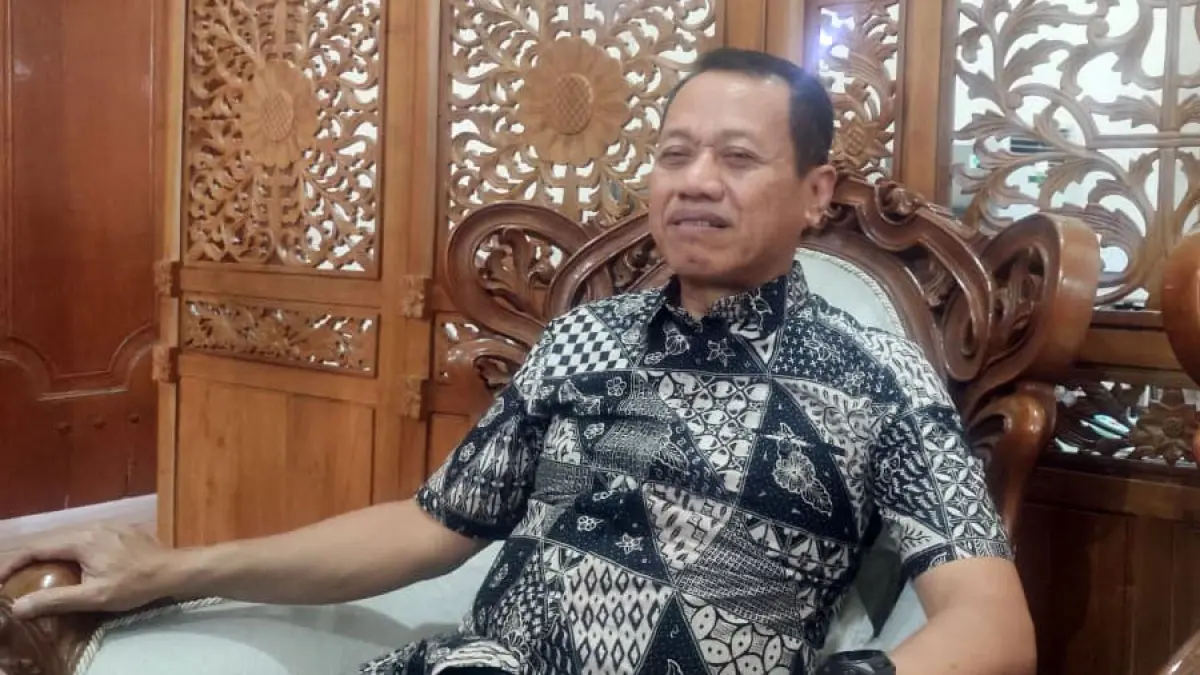 ANTISIPASI: Bupati Kudus Sam’ani Intakoris memberikan keterangan terkait SE tentang kewaspadaan wilayah. (GALIH ERLAMBANG W/ Radar Kudus)