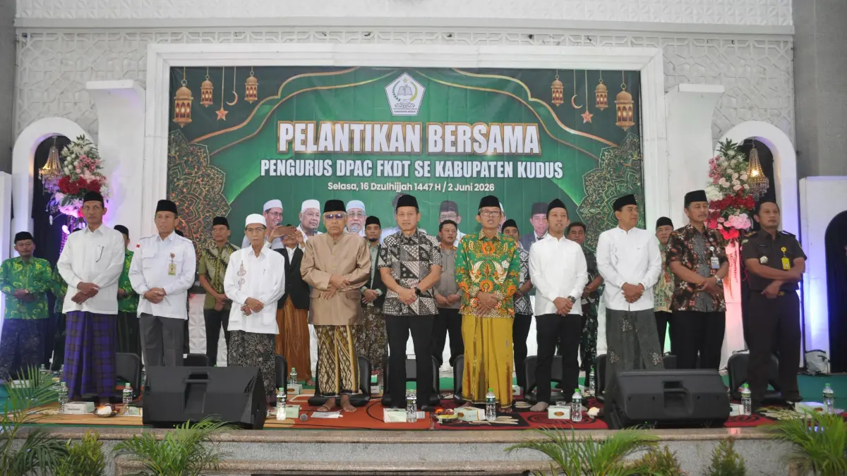 RESMI DILANTIK: Dewan Pengurus Anak Cabang (DPAC) Forum Komunikasi Diniyah Takmiliyah (FKDT) tingkat kecamatan se-Kabupaten Kudus resmi dilantik pada Selasa (2/6).&nbsp;
Pelantikan tersebut dihadiri pengurus pusat FKDT sekaligus anggota DPRD Jawa Tengah, Ulil Albab.