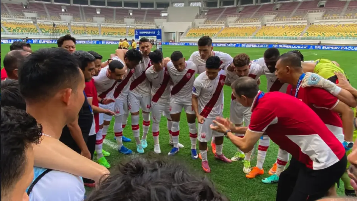 Tim Persis Solo sesaat sebelum bertanding