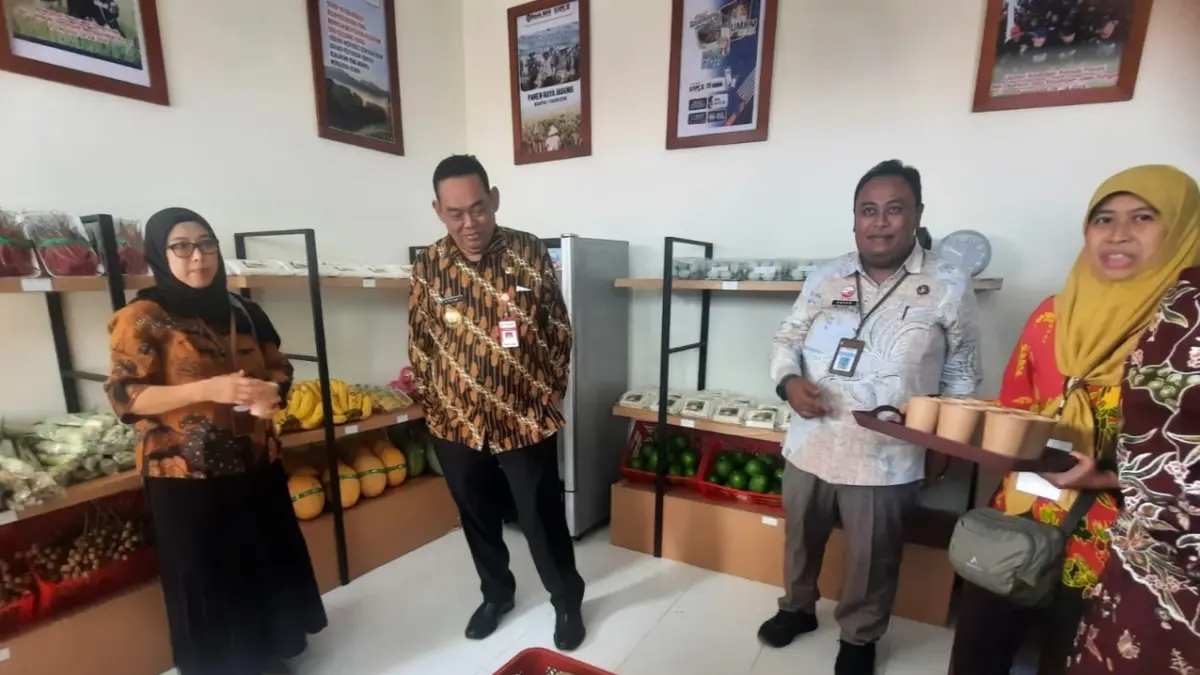 DIBUKA: Agri Mart Dispertan Grobogan resmi dibuka. (INTAN MAYLANI/RADAR KUDUS)