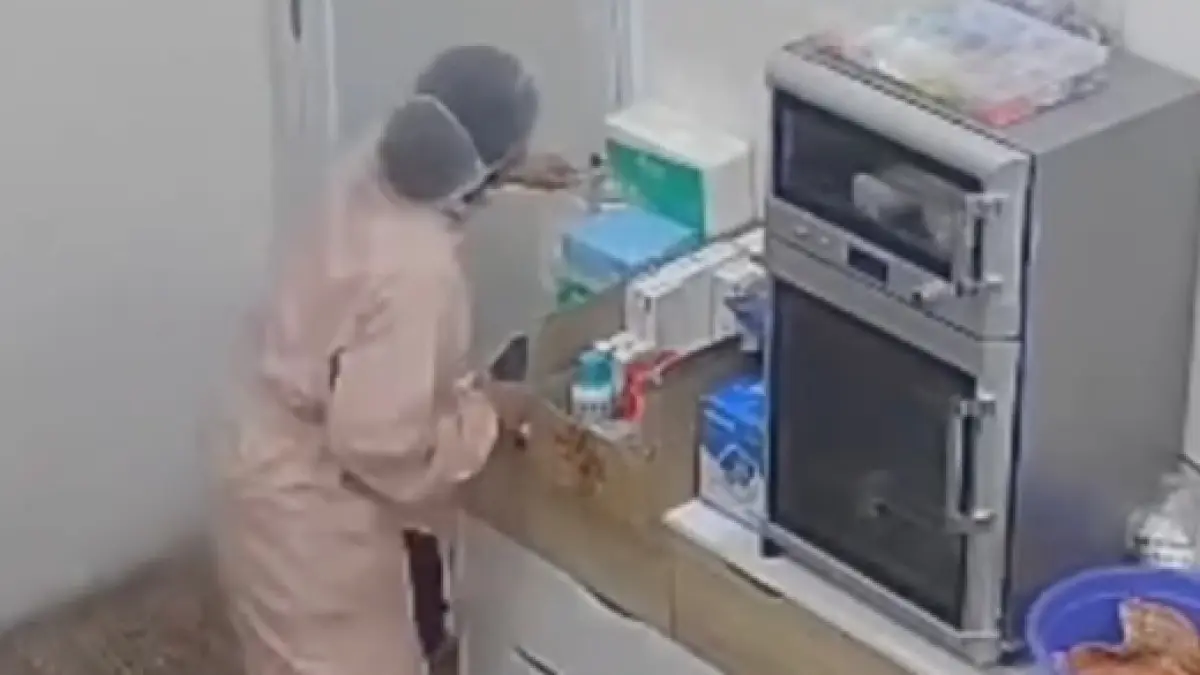 Gambar rekaman CCTV saat kejadian (TikTok @Aman Mengerti)
