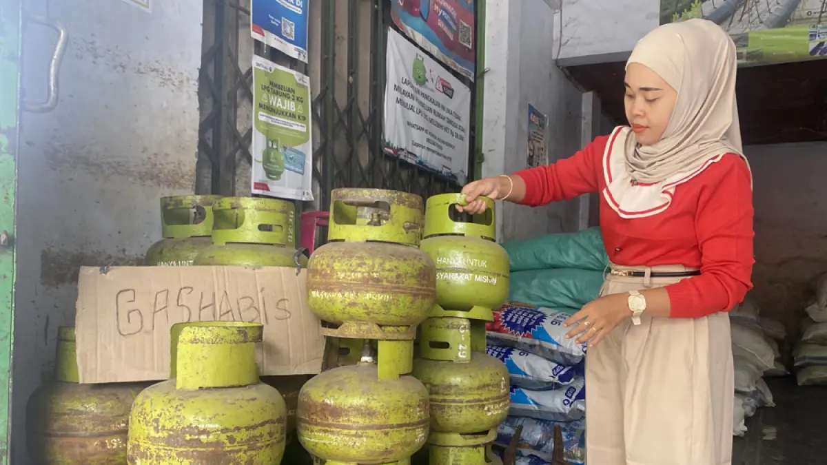 KOSONG: LPG di Pangkalan Kaliwangan mengalami kelangkaan stok akibat permintaan meningkat. (ARIF FAKHRIAN KHALIM/RADAR KUDUS)
