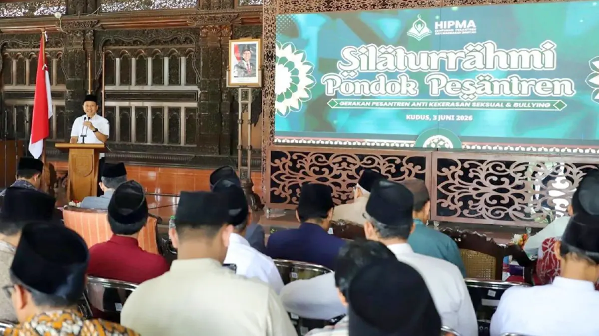 SAMBUTAN: Bupati Kudus Sam’ani Intakoris memberikan sambutan kepada seluruh peserta yang hadir di Pendapa Kabupaten Kudus, Rabu (3/6). (DINAS KOMINFO KUDUS UNTUK RADAR KUDUS)