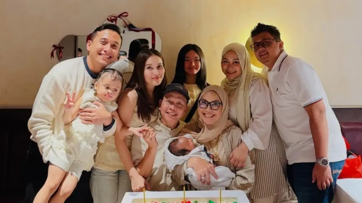 Momen perayaan ulang tahun Ayah Rozak (Foto: Instagram @mom_ayting92_) 