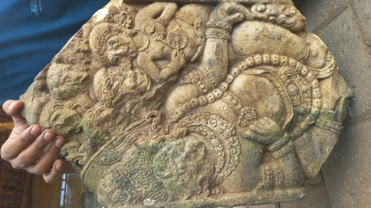 ODCB: Motif ornamen yang diduga bercorak Kalabhairawa dan lima aspara. (FIKRI THOHARUDIN/RADAR KUDUS)