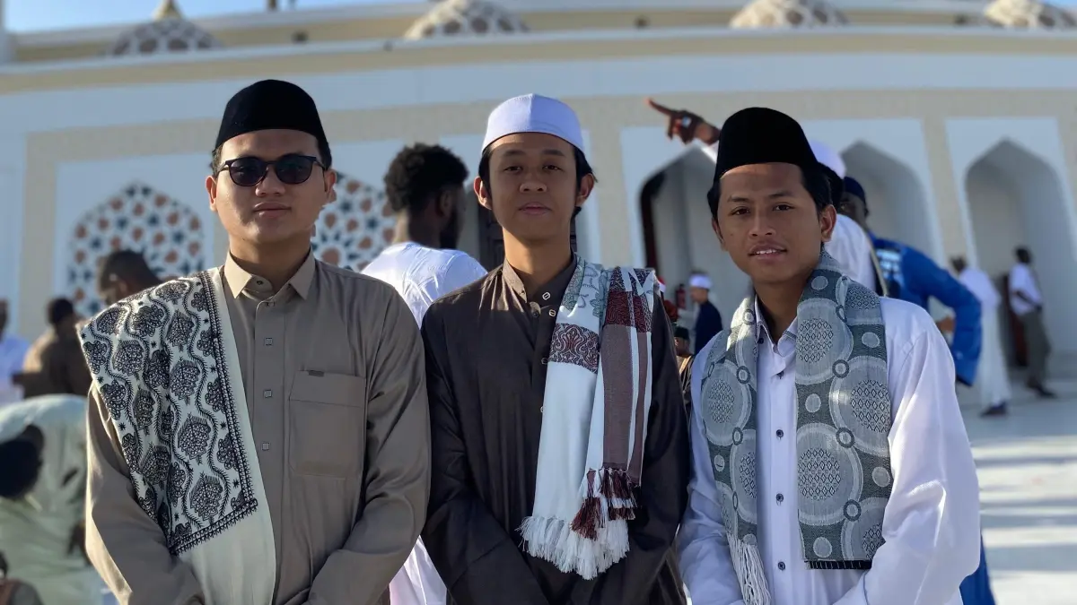 Lulusan SMA QT Yanbuul Quran 1 Pati melanjutkan ke perguruan tinggi di Timur Tengah.