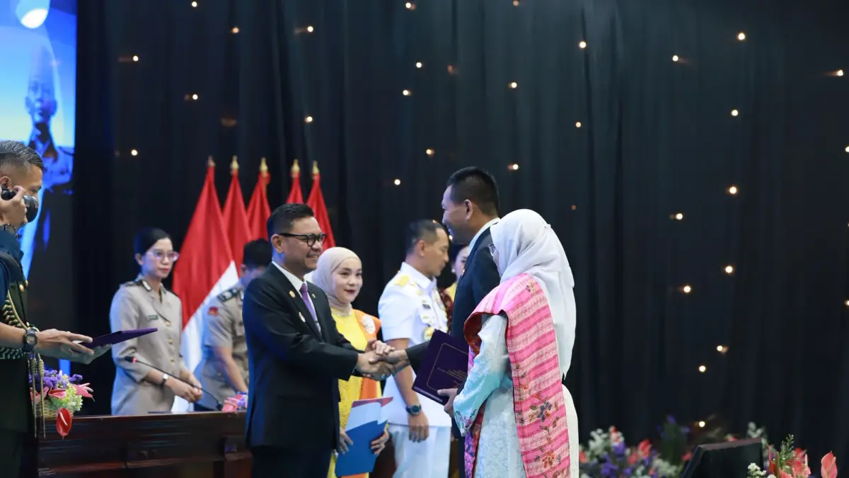 MENONJOL: Prof. Dr. H. Abdurrohman Kasdi, Lc., M.Si., Rektor Universitas Islam Negeri Sunan Kudus, yang berhasil menyelesaikan seluruh rangkaian pendidikan sekaligus mencatatkan prestasi penting dengan menyusun 19 Naskah Kebijakan Publik Strategis.