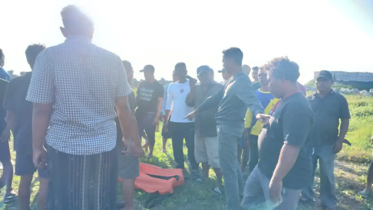 WARGA UNTUK RADAR KUDUS

EVAKUASI: Sejumlah warga mengevakuasi korban tenggelam di pesisir Pantai Pandangan Kulon kemarin.