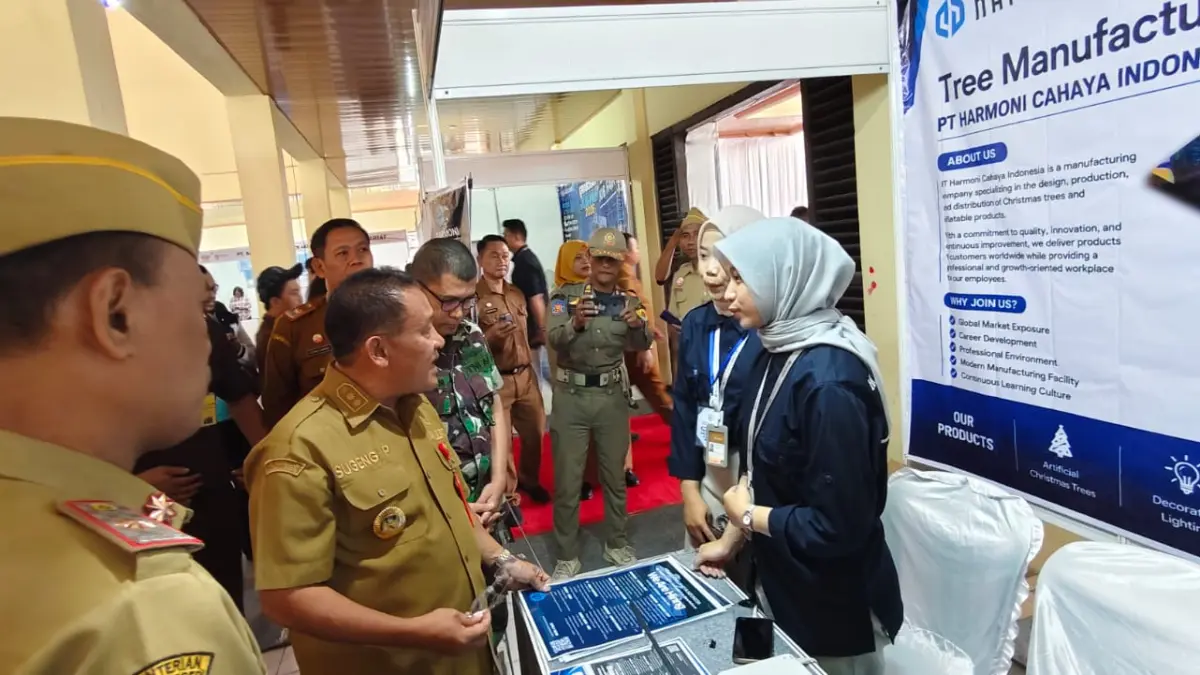 DISERBU PENCARI KERJA – Ratusan warga Kabupaten Grobogan mendatangi Job Fair 2026 di gedung Wisuda Budaya Purwodadi yang dibuka langsung Wakil Bupati Grobogan Sugeng Prasetyo. 