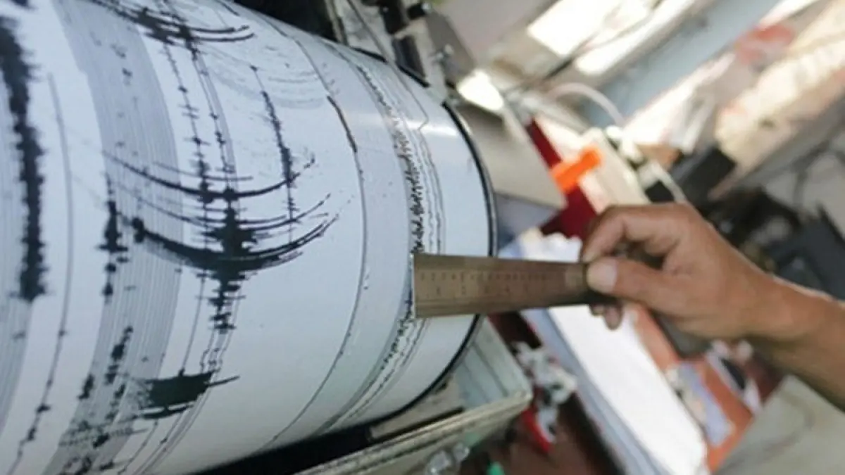 ilustrasi tsunami. Seismograf menunjukkan gempa. (Dok JawaPos.com)