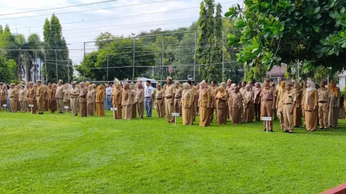 SEMANGAT BERBENAH: ASN Rembang mengikuti apel pagi di halaman Kantor Bupati Rembang baru-baru ini. (ISTIMEWA UNTUK RADAR KUDUS)