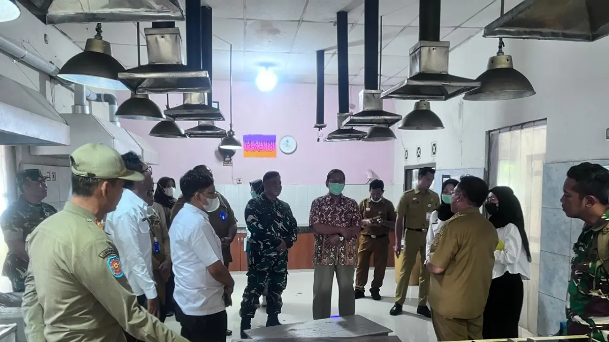 MONEV: Tim Satgas MBG Grobogan saat melakukan monev ke sejumlah SPPG.