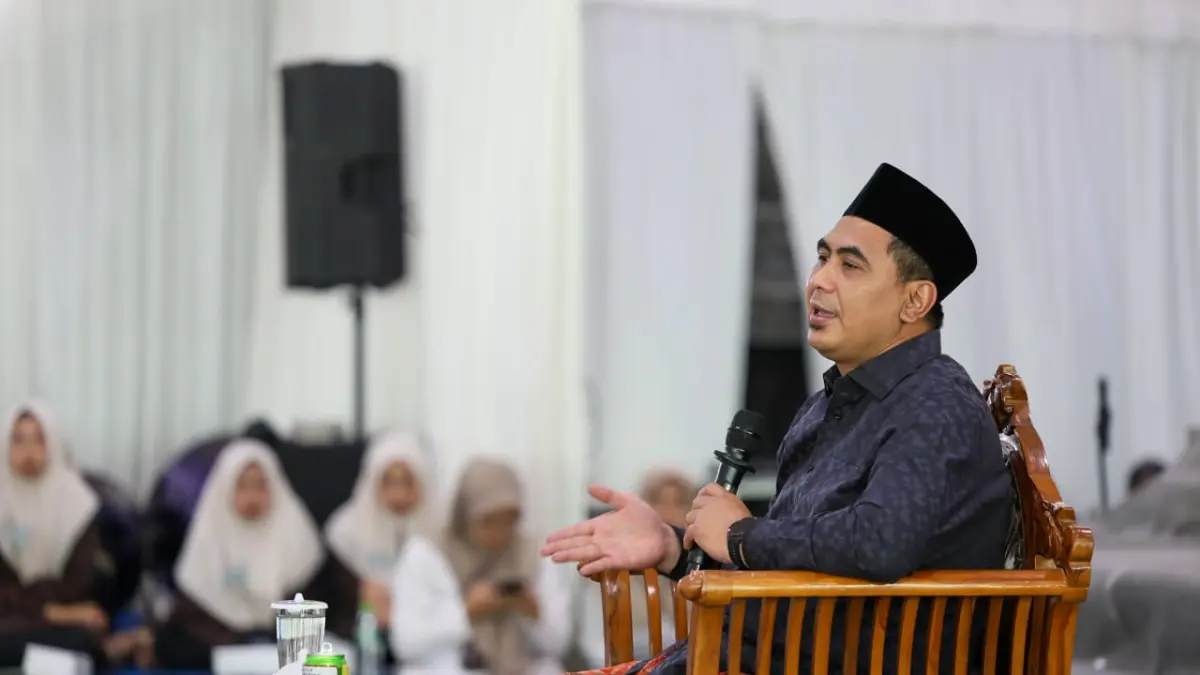 Taj Yasin saat acara penyerahan Tali Asih Rp1 Juta kepada 76 Hafizah Al-Quran di Kudus.