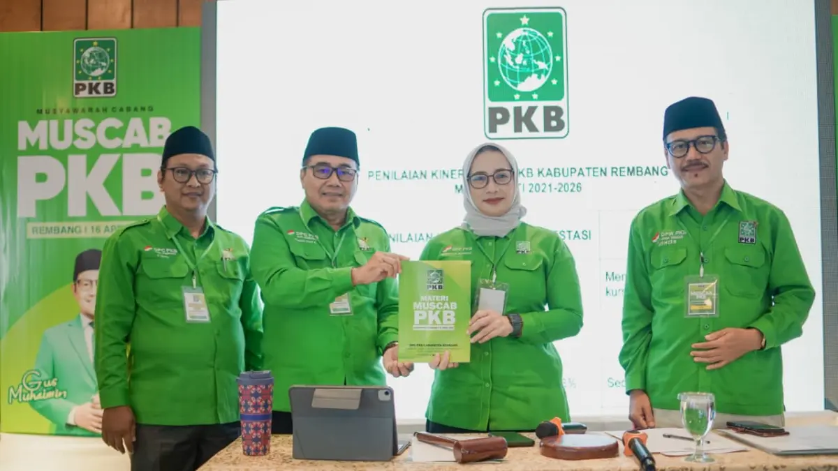 DPC PKB REMBANG UNTUK RADAR KUDUS

TERIMA SK: Achmad Lutfy Arifin (dua dari kiri) didampingi Ahmad Najieh (dari kiri) saat Muscab PKB.