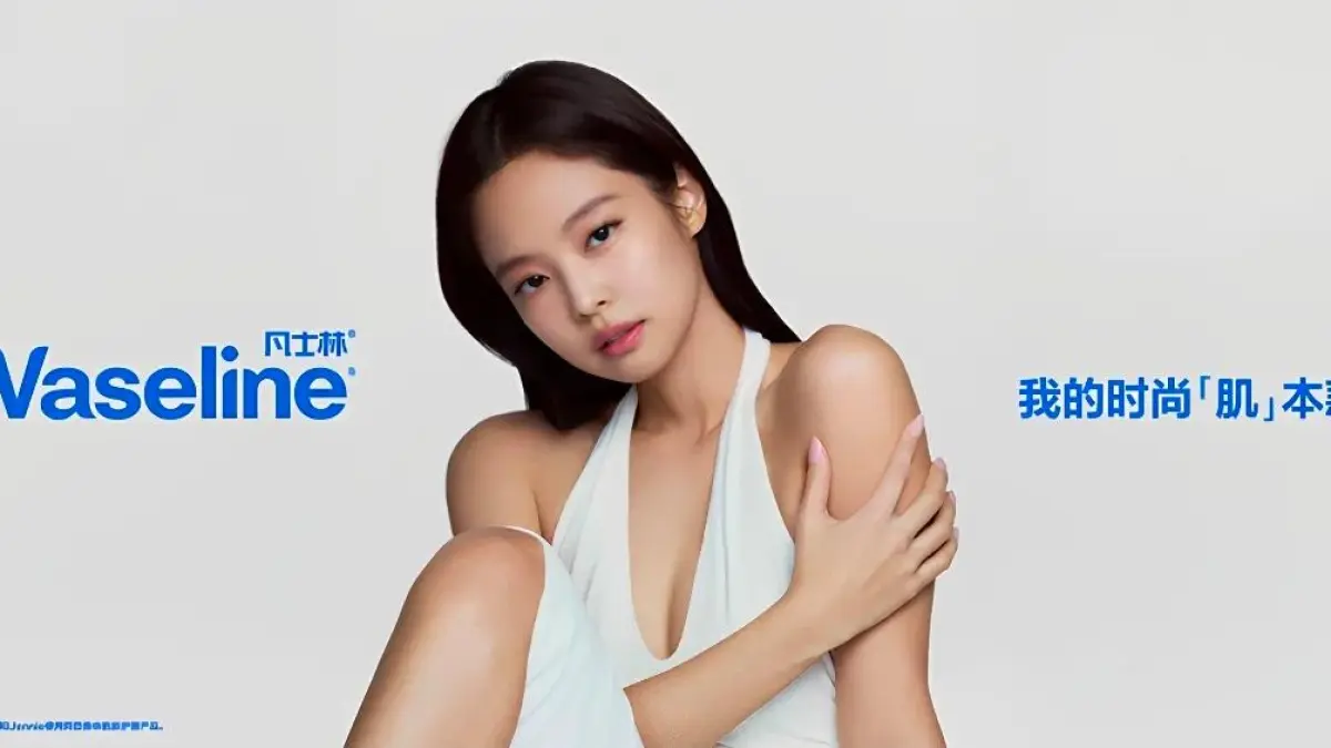 Kolaborasi Vaseline dengan Jennie (Foto: Instagram @blxpinkbase) 