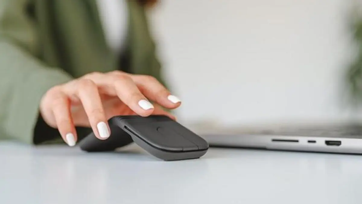 Logitech Mobi Fold untuk kerja di mana saja. Foto: Logitech