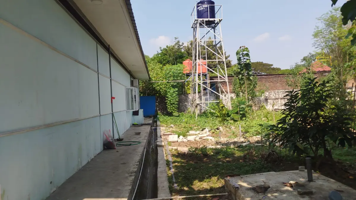 RANGKAIAN: Bagian samping SPPG Khusus Kabupaten Blora yang berada di Tempelan, Kecamatan Blora. (EKO SANTOSO/RADAR)