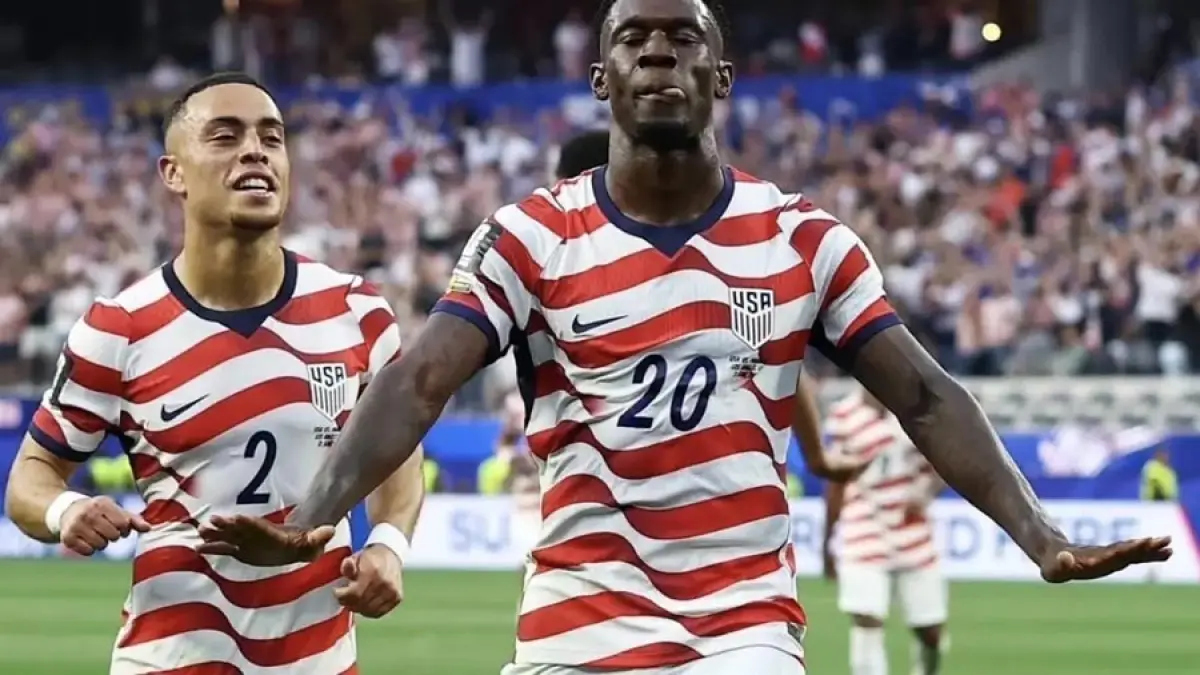 Folarin Balogun merayakan salah satu dari dua golnya saat membawa Amerika Serikat menang meyakinkan 4-1 atas Paraguay pada laga pembuka Grup D Piala Dunia 2026. (USMNT)