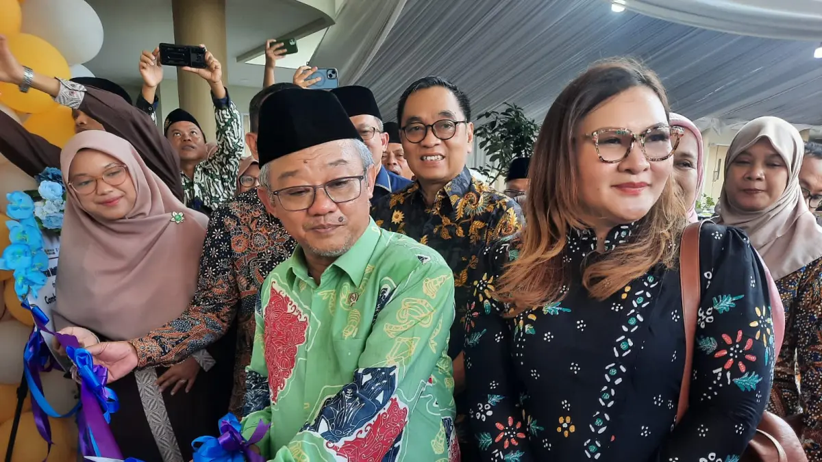 PERESMIAN: Mendikdasmen Abdul Mu