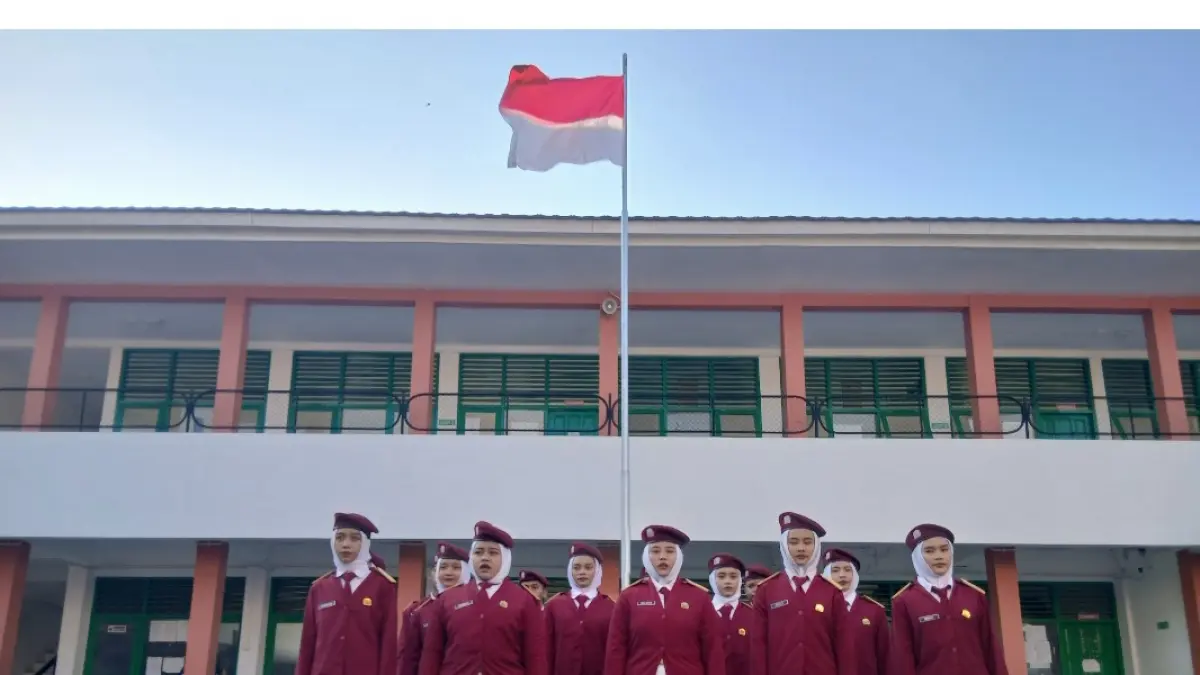 KEREN: Para siswa Sekolah Rakyat Menengah Atas (SRMA) 18 Blora saat ekstrakurikuler paduan suara. (EKO SANTOSO/RADAR KUDUS)