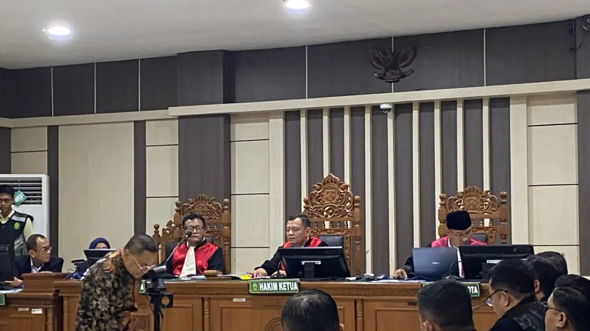 DISIDANG: Bupati Pati nonaktif Sudewo menjalani siang di PN Tipikor Semarang pada Senin (15/6).