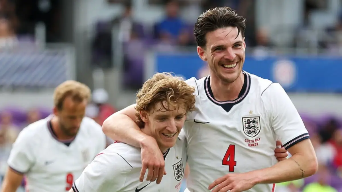 Kebersamaan Declan Rice dan Gordon di Timnas inggris.