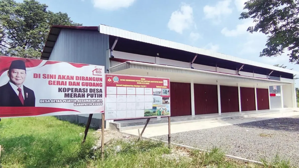 MASIH DIKAJI: Kondisi gedung Koperasi Desa Merah Putih di Desa Getaspejanten. (GALIH ERLAMBANG W/ RADAR KUDUS)