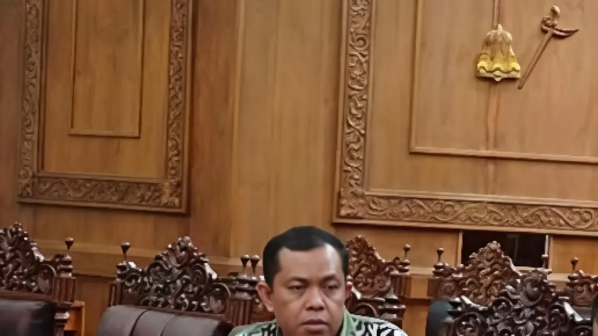 KASTOMO UNTUK RADAR KUDUS

RAPAT: Anggota DPRD Pati Kastomo ketika beraudiensi dengan PPPK di Ruang Paripurna DPRD Pati belum lama ini.&nbsp;