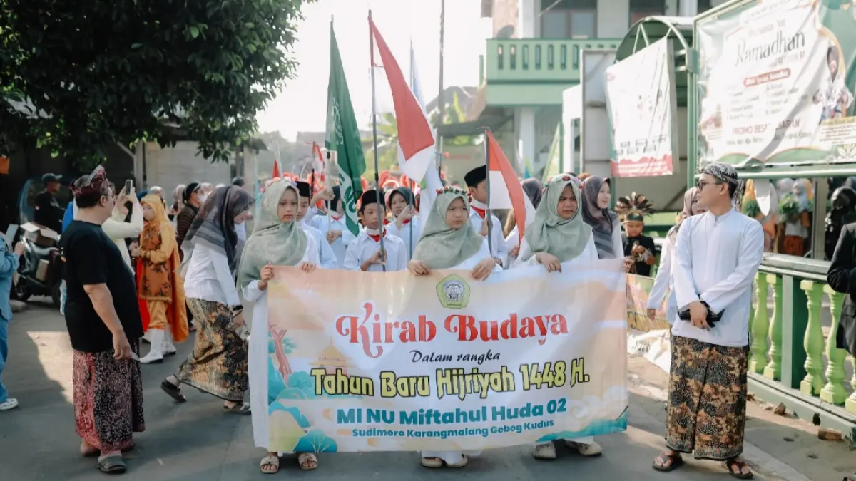 Peserta Kirab dari MI NU Miftahul Huda 02 