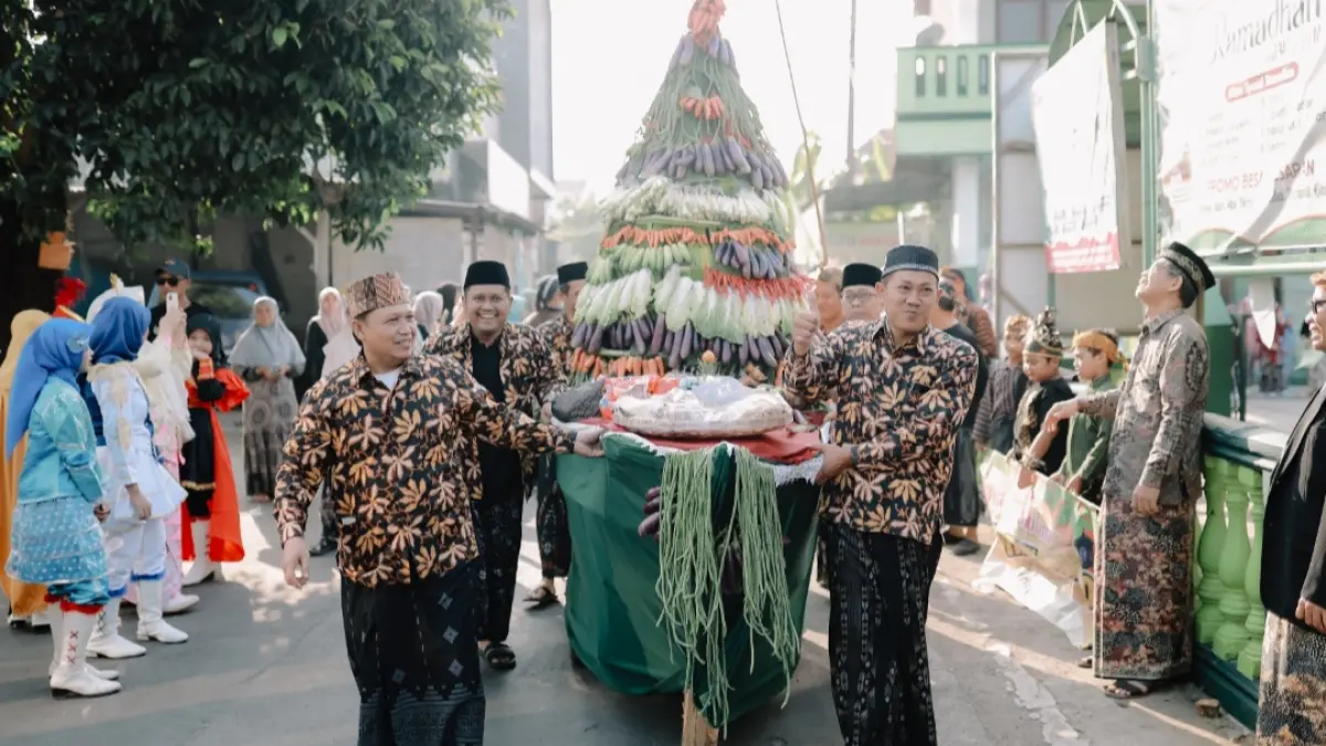 Suasana warga bersiap untuk kirab