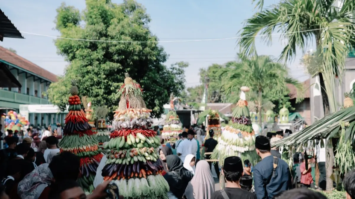 Suasana warga bersiap untuk kirab