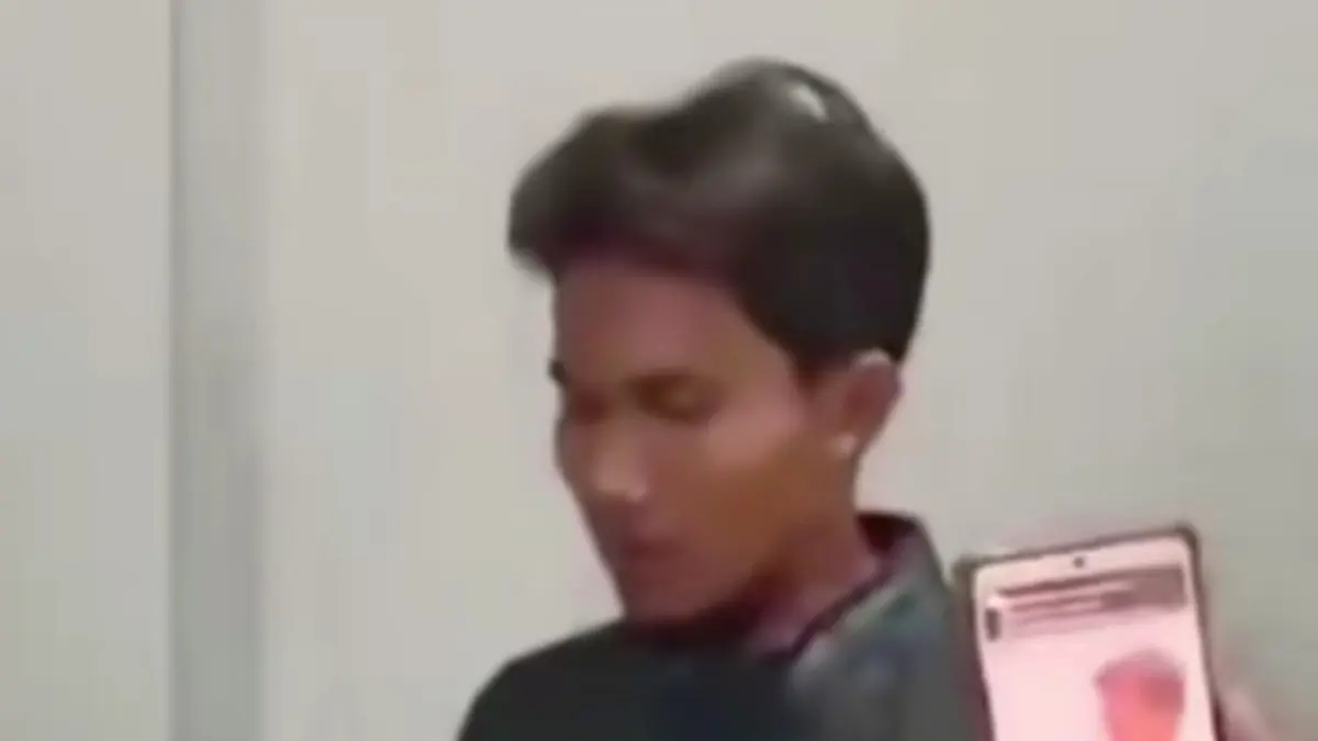CIUT: Mahasiswa Unnes MFA saat melakukan klarifikasi dan permintaan maaf. (SCREENSHOT VIDEO KLARIFIKASI/RADAR KUDUS)
