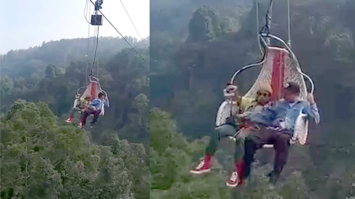 Suasana keranjang gantung di wahana wisata Keranjang Langit di kawasan Situ Gunung, Kecamatan Kadudampit, Kabupaten Sukabumi, berhenti di tengah lintasan. (Ist)
