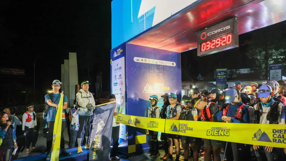 MERIAH: elap masih menguasai langit Pegunungan Dieng Kabupaten Wonosobo, Jawa Tengah. Suhu 14° celcius menggigilkan kulit saat waktu menunjukkan pukul 03.30 WIB pada Minggu, 21 Juni 2026.