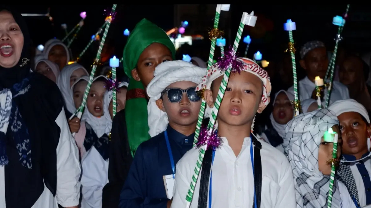 TOTALITAS: Suasana malam pergantian Tahun Baru Islam 1448 Hijriah di Desa Bawu, Kecamatan Batealit, berlangsung meriah.