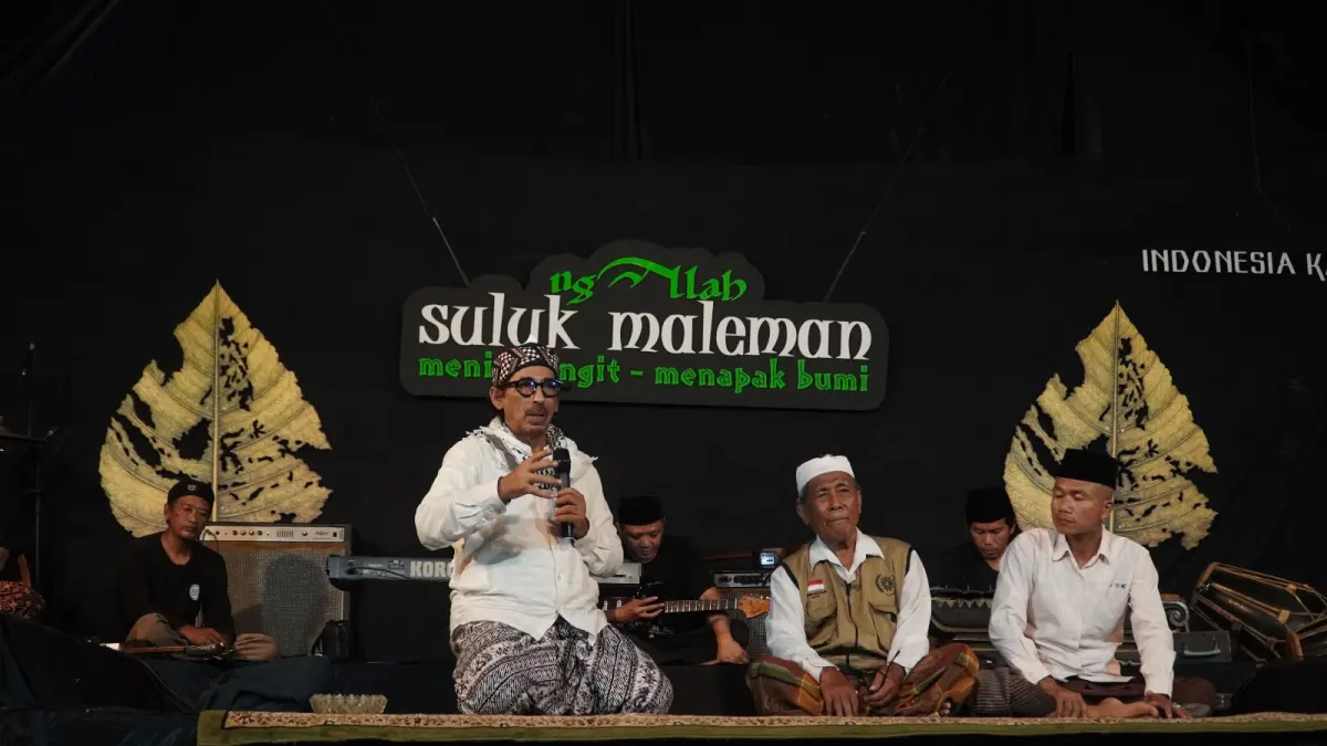 Suluk Maleman menyoroti memudarnya cara pandang bangsa Indonesia terhadap nilai-nilai kemanusiaan. 
